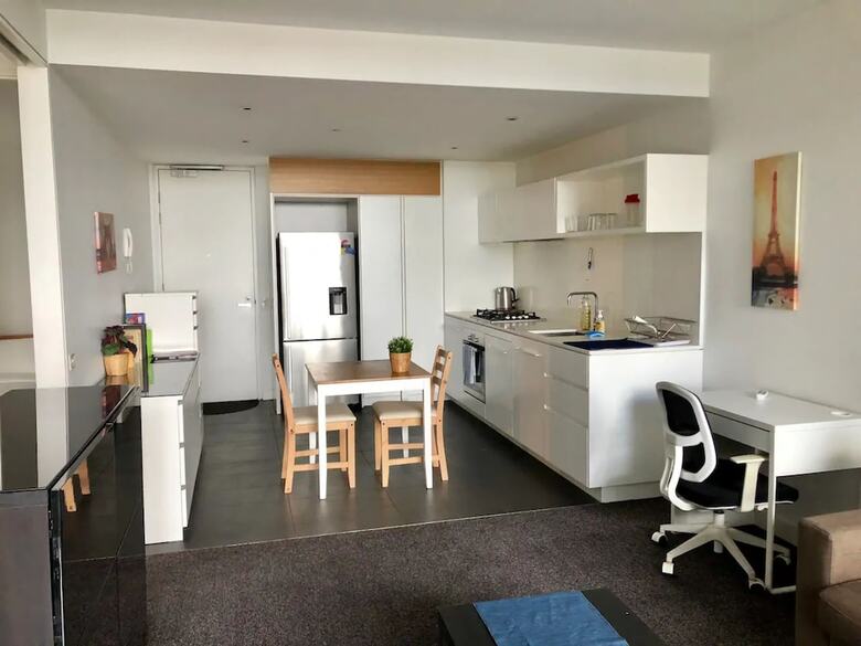 Modern 2 Bedroom Apartment In Melbourne's Southbank