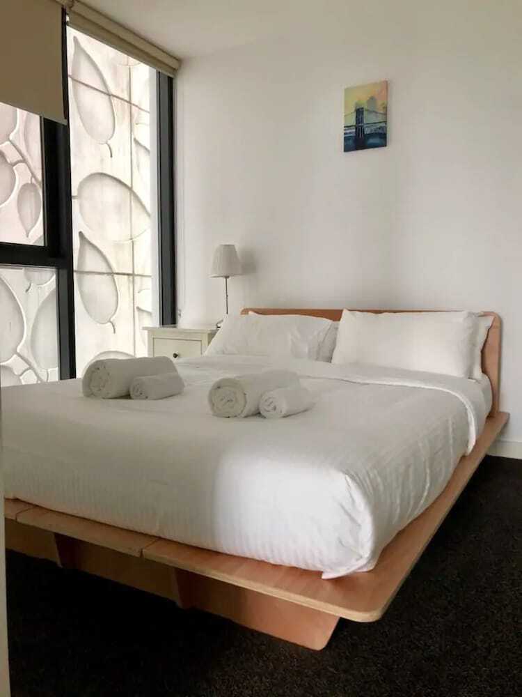 Modern 2 Bedroom Apartment In Melbourne's Southbank