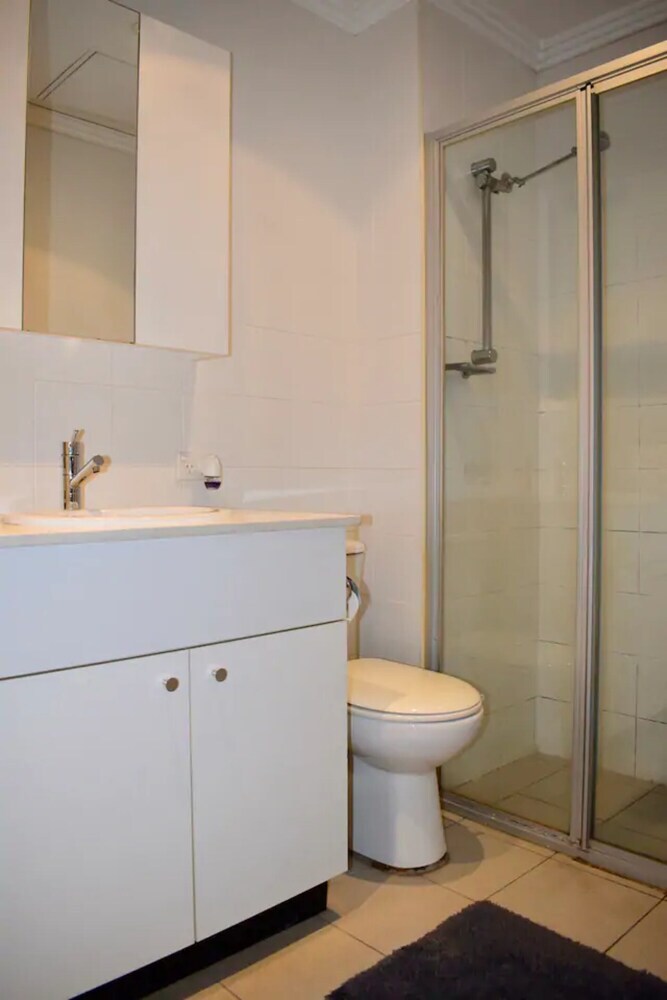 Tranquil 1 Bedroom Apartment With Sunny Courtyard