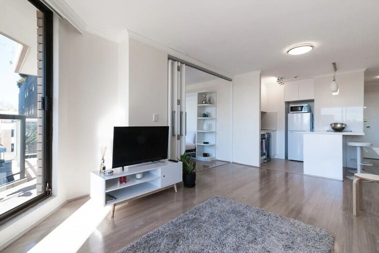 New Modern Apartment In Central Location