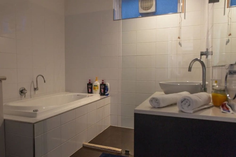 Bright And Spacious 2 Bedroom Apartment In Windsor
