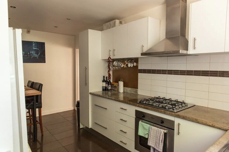 Bright And Spacious 2 Bedroom Apartment In Windsor