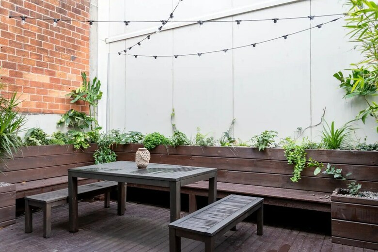 Modern 1 Bedroom Apartment With Spacious Courtyard In Cbd