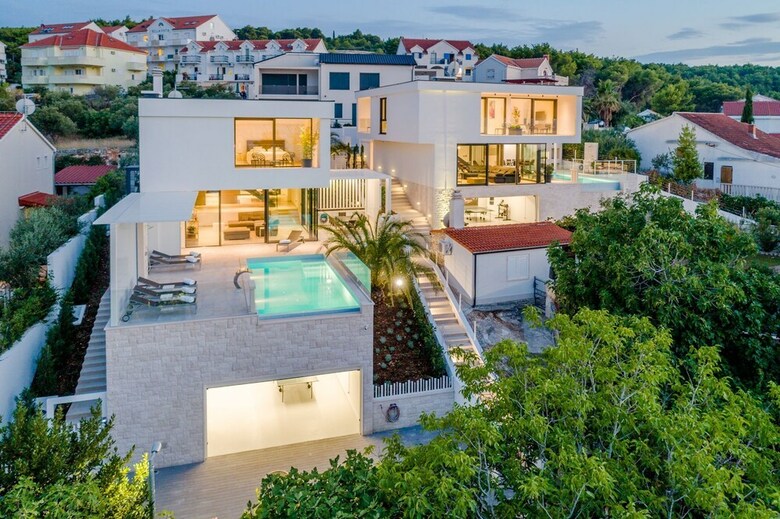 Luxury Villa Luna With Swimming Pool