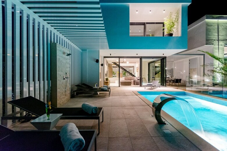 Luxury Villa Luna With Swimming Pool