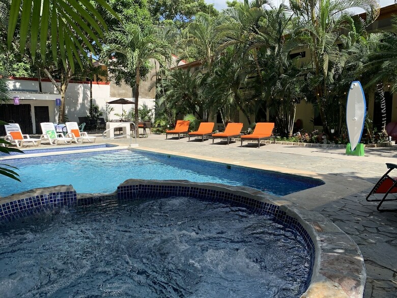 Aparthotel La Sirena Playa Jaco Hotel