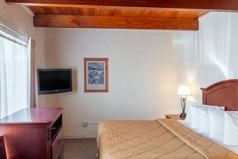 Hotel Lamplighter Inn