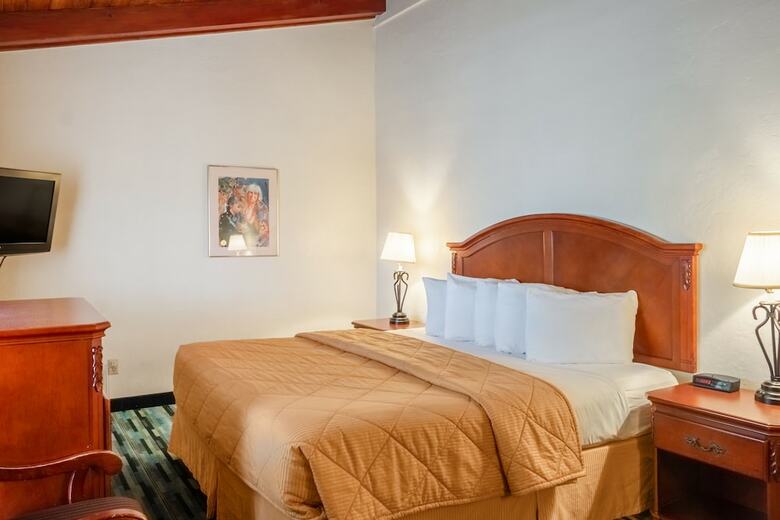 Hotel Lamplighter Inn