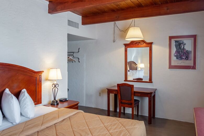 Hotel Lamplighter Inn