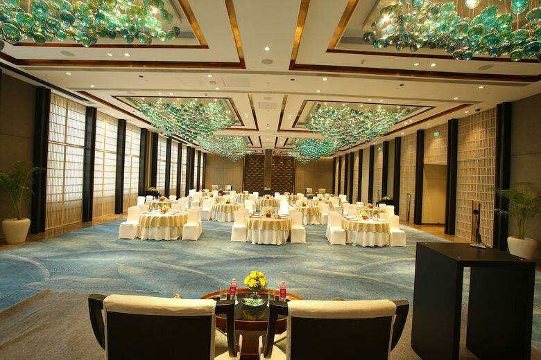 Hotel Crowne Plaza New Delhi Mayur Vihar Noida