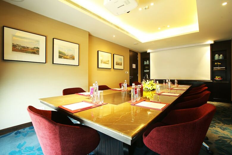 Hotel Crowne Plaza New Delhi Mayur Vihar Noida