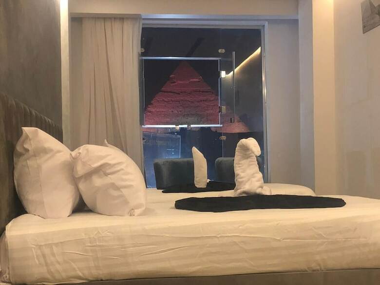 Hotel Cleopatra Pyramids View Inn