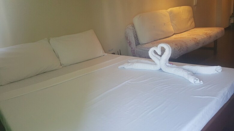 Happy Suites At Knightsbridge Res Makati