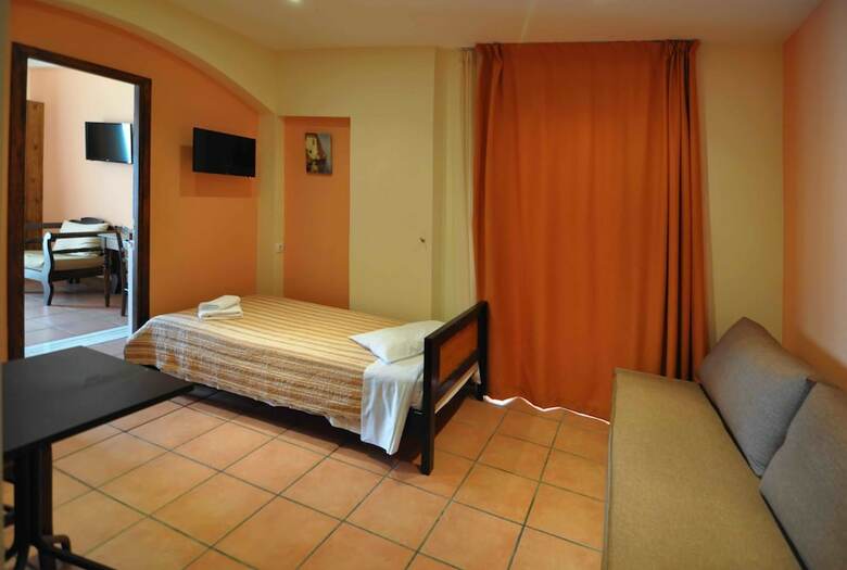 Golden View Beach Hotel