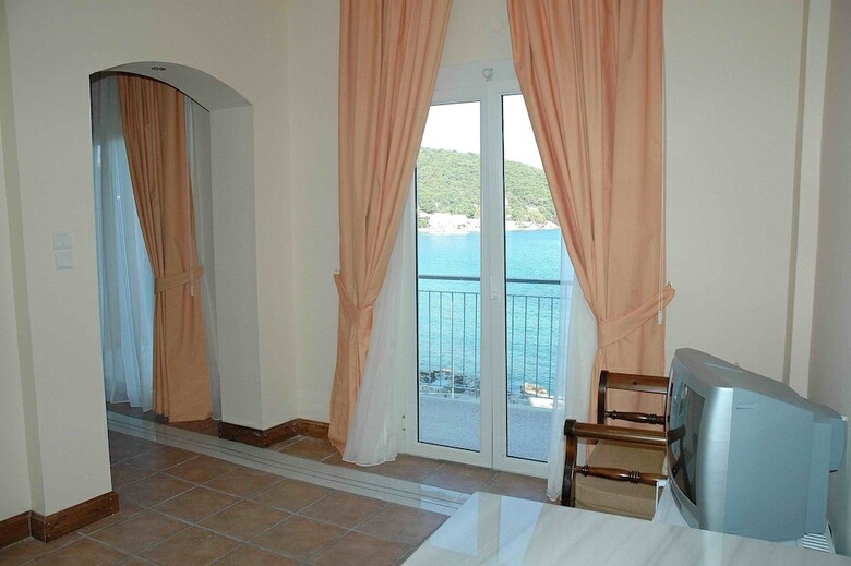 Golden View Beach Hotel