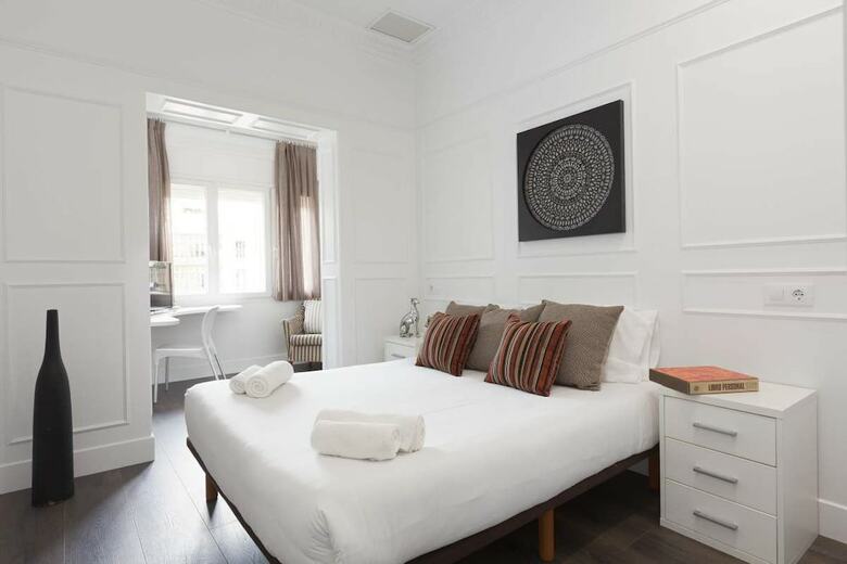 Enjoybcn Coliseum Apartments