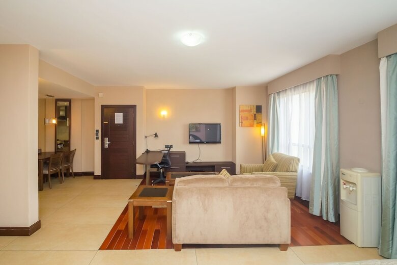 Hotel Taarifa Suites
