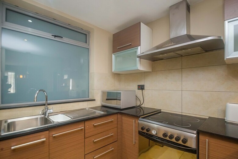 Hotel Taarifa Suites