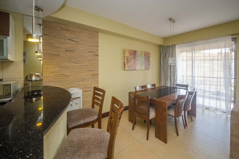 Hotel Taarifa Suites