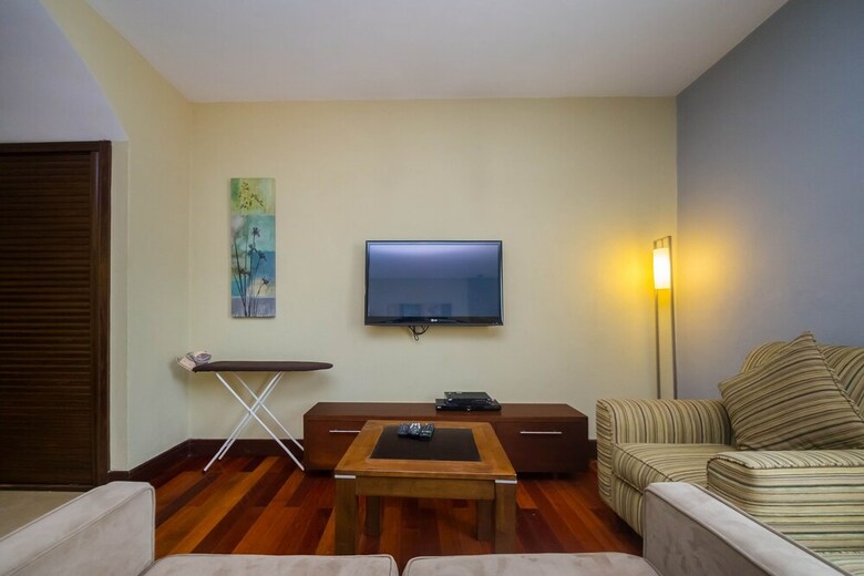 Hotel Taarifa Suites