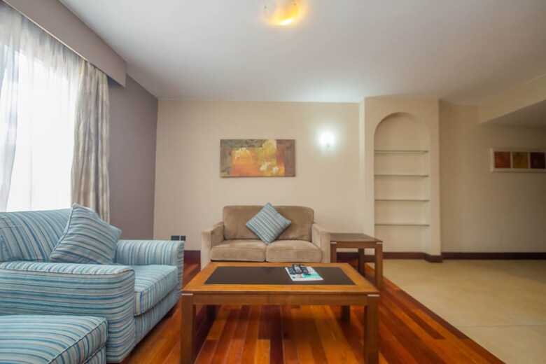 Hotel Taarifa Suites