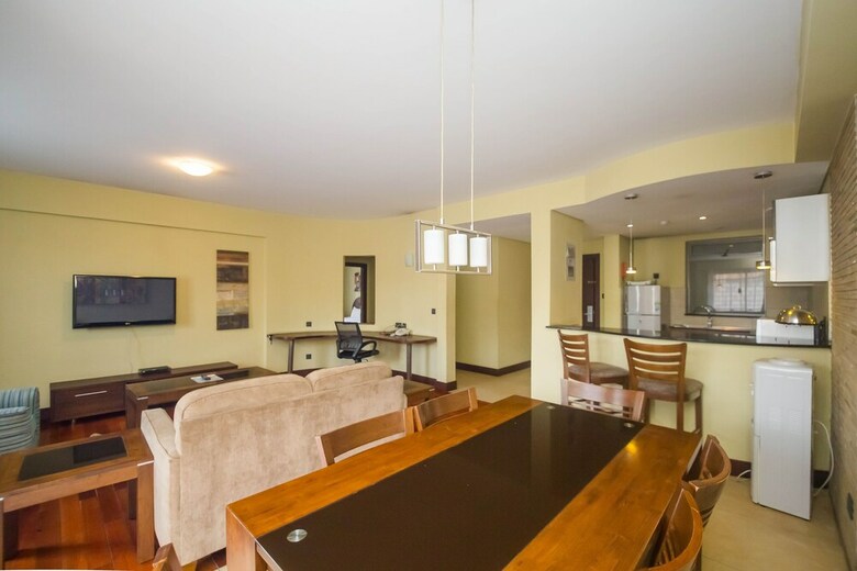 Hotel Taarifa Suites