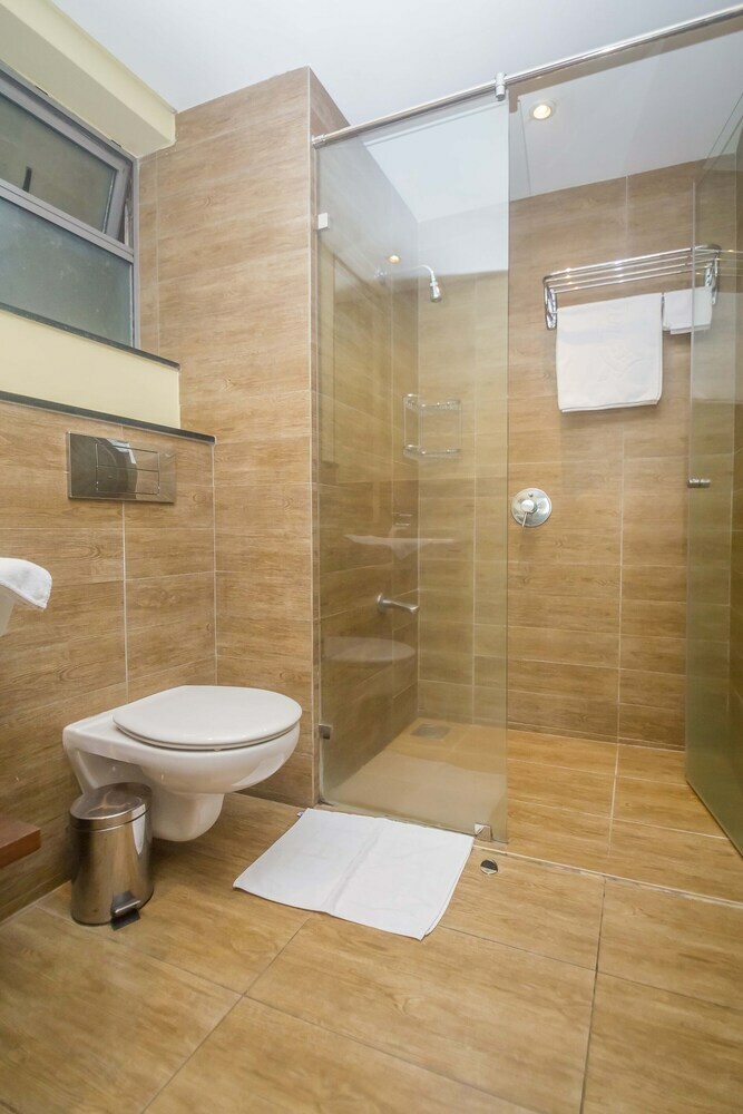 Hotel Taarifa Suites