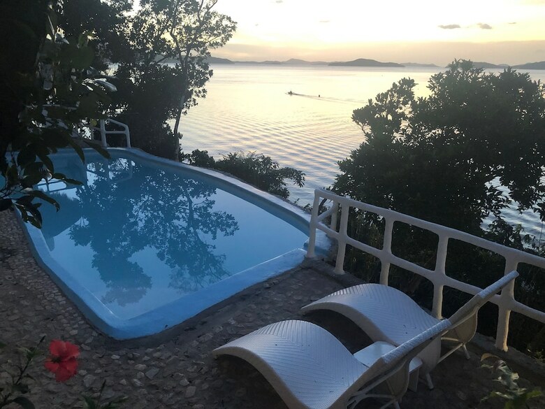 Hotel Pearl Bay Villas