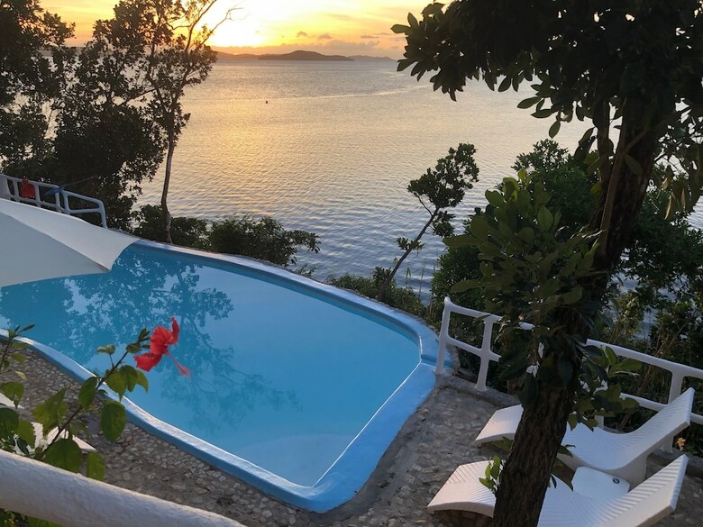 Hotel Pearl Bay Villas