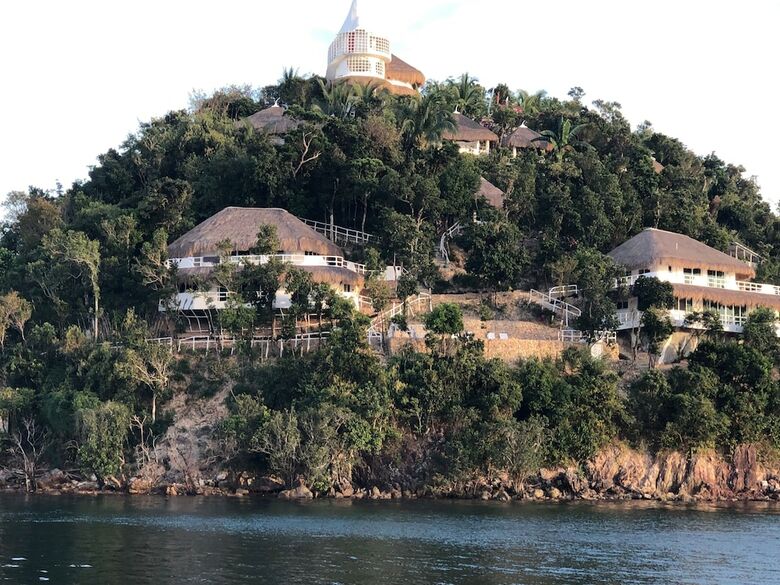 Hotel Pearl Bay Villas
