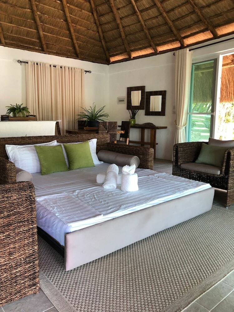 Hotel Pearl Bay Villas