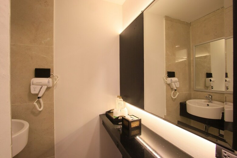 Pratunam Atrium Hotel