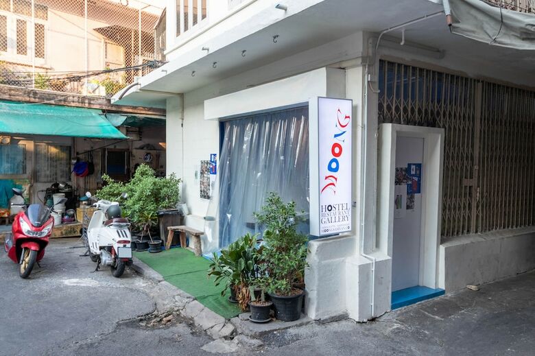 Hostal Moong Samyan Hostel And Gallery