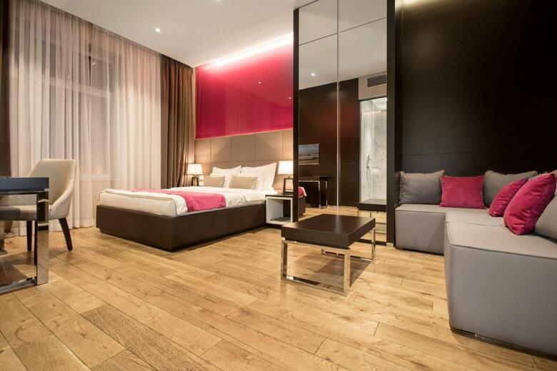 Hotel Maccani Black Luxury Suites