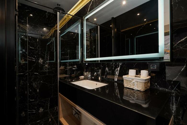 Hotel Maccani Black Luxury Suites