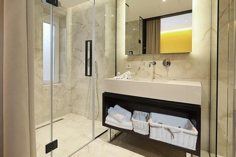 Hotel Maccani Black Luxury Suites
