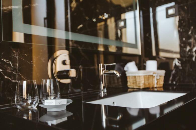 Hotel Maccani Black Luxury Suites
