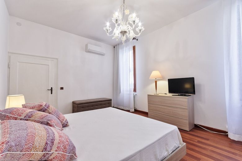 Tolentini Canal View Apartment