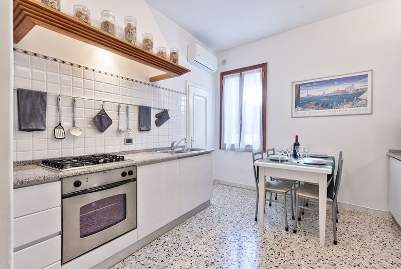 Tolentini Canal View Apartment
