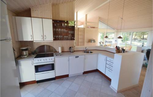 Holiday Home Sarasvej L�kken