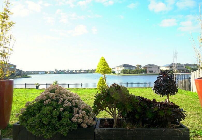 Waterfront Villa In Sanctuary Lakes