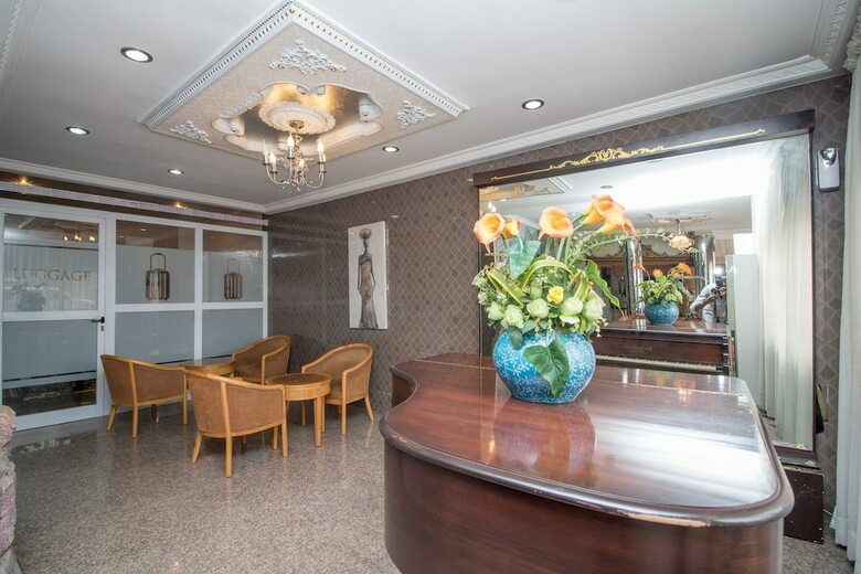 Ange Hill Hotel