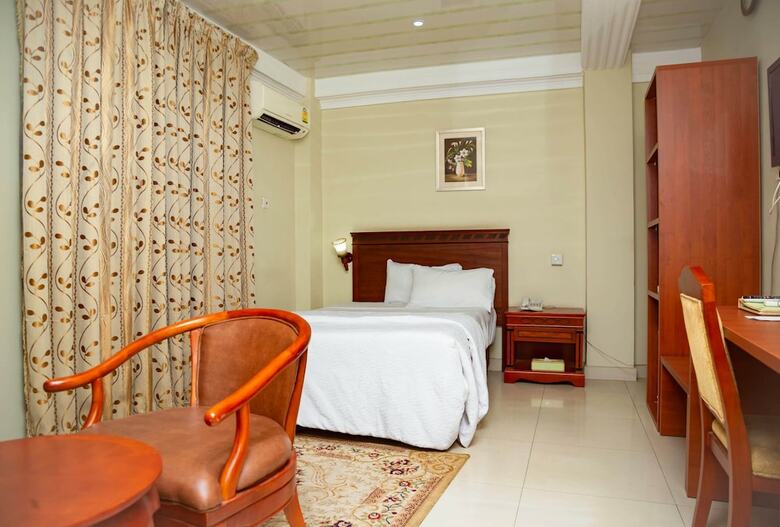 Ange Hill Hotel