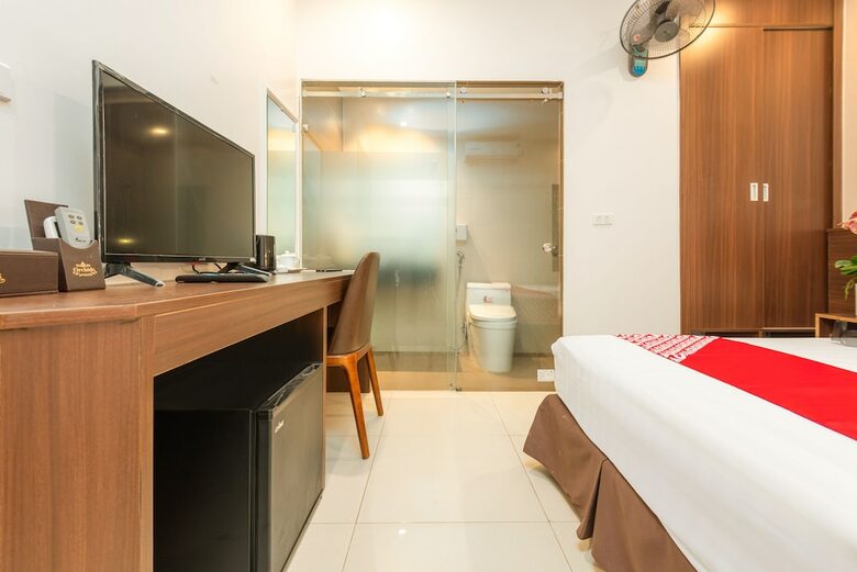 Oyo 1011 Orchids 4 Hotel