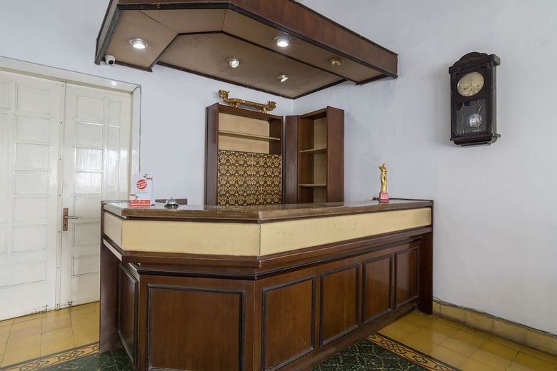 Hostal Oyo 1412 Hotel Prayogo III
