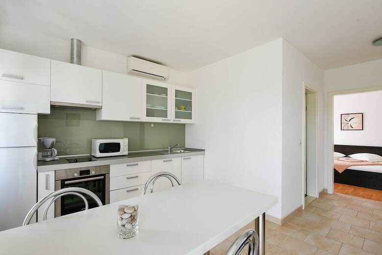 Apartments Trstenica