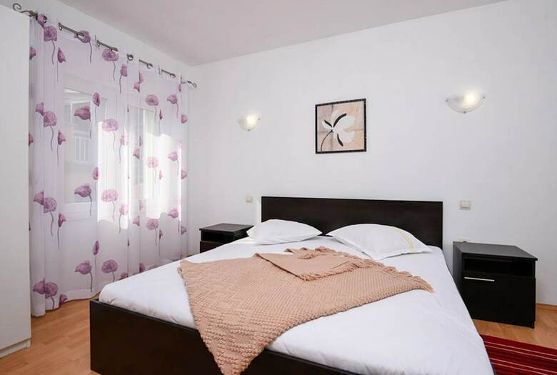 Apartments Trstenica