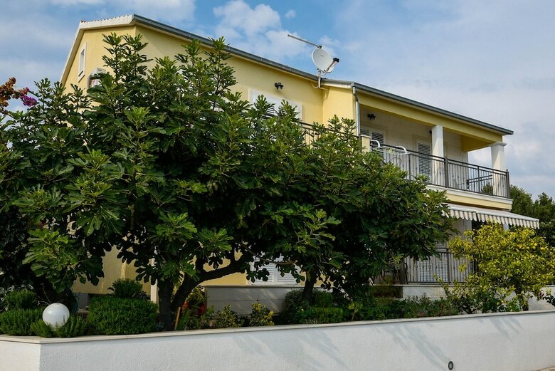 Apartments Trstenica