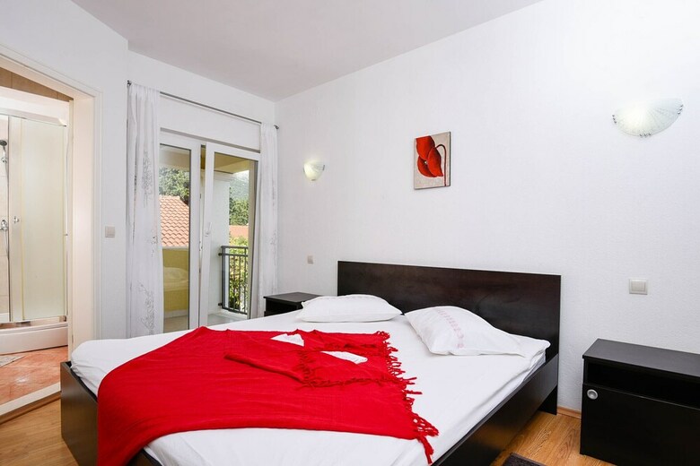 Apartments Trstenica