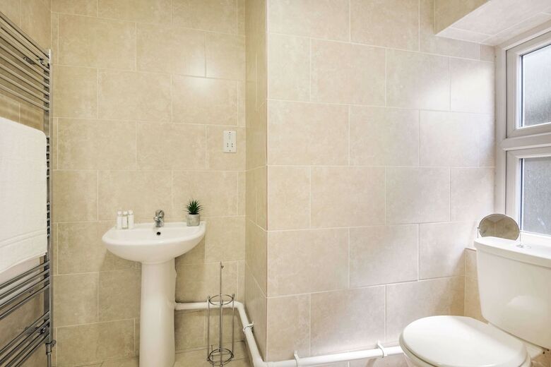 Modern Kensal Green Apartment